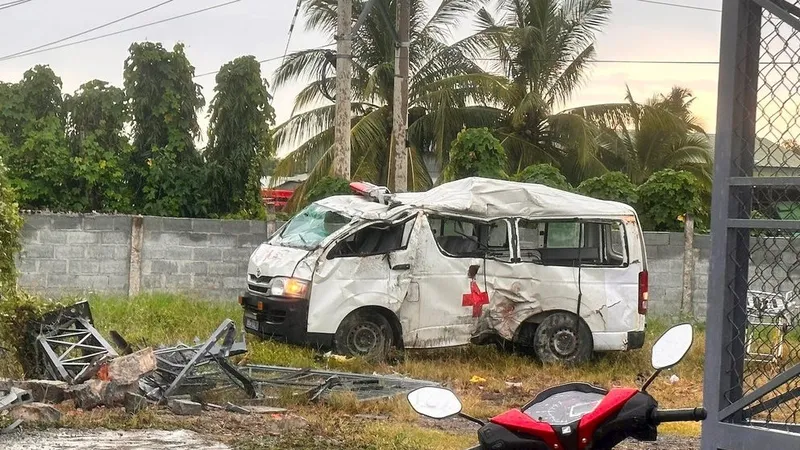 Xe cứu thương gặp tai nạn, một bệnh nhân tử vong, 5 người bị thương