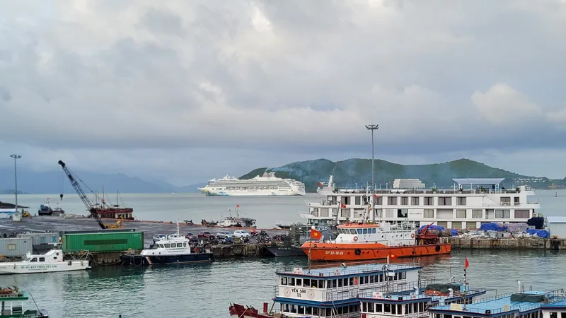 Cảng Nha Trang tạm dừng đón tàu nội địa trong 6 tháng
