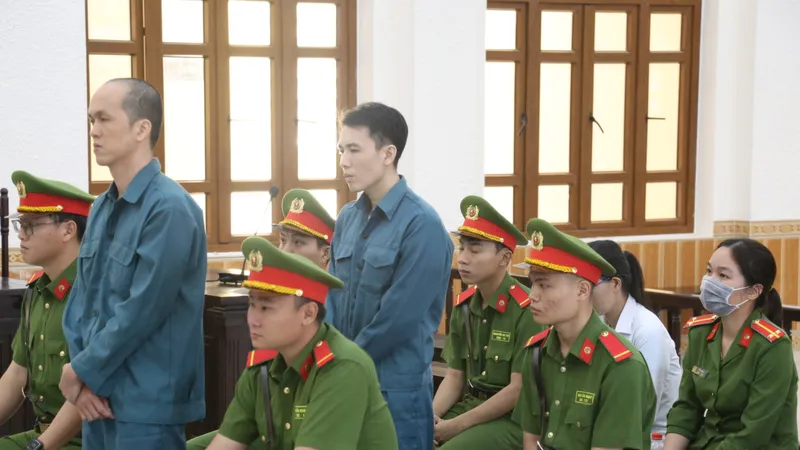 Bị cáo Nguyễn Hữu Kha và đồng phạm tại phiên toà