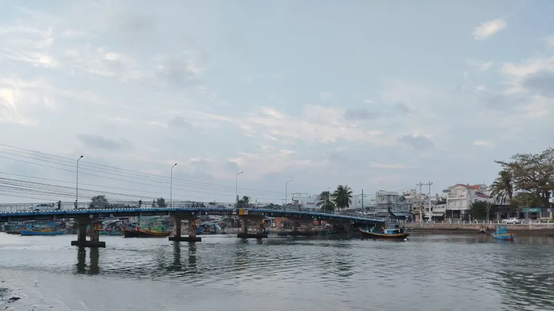Người đàn ông ở Bạc Liêu cho rằng dưới sông Cà Ty (Bình Thuận) đang chôn giấu 3 tấn vàng và vật quý