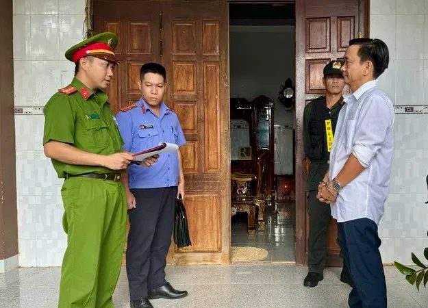 Bắt nguyên Chủ tịch UBND xã Sơn Mỹ vì bảo kê "cát tặc". Ảnh: L.L