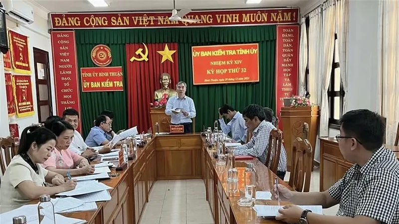 Liên quan đến các gói thầu AIC, Ủy ban Kiểm tra Tỉnh ủy Bình Thuận đã nhiều lần tổ chức các cuộc họp xem xét, quyết định thi hành kỷ luật các tổ chức, cá nhân vi phạm. Ảnh: Ủy ban Kiểm tra Tỉnh ủy Bình Thuận
