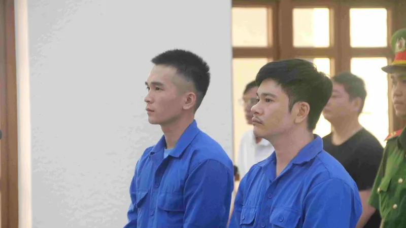 Lê Hữu Tùng, cựu Thượng úy, Đội cảnh sát hình sự Công an huyện Đức Linh và và Võ Phi Thành, sinh viên thực tập tại Công an huyện Đức Linh (tỉnh Bình Thuận) đã dùng nhục hình khiến nghi can trộm chó tử vong