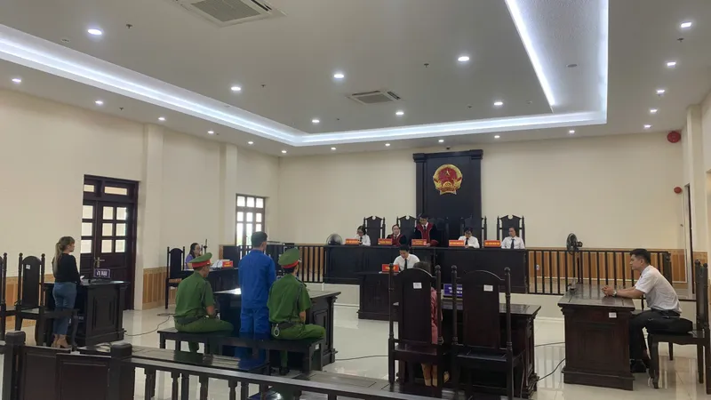Quang cảnh phiên tòa