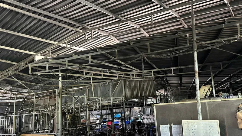 Cơ sở giặt ủi xây dựng trái phép bị cháy