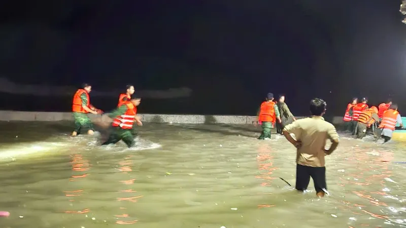 Huy động lực lượng tìm kiếm ngư dân mất tích