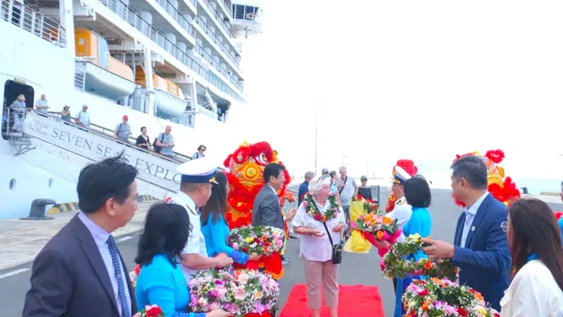 Khánh Hòa đón 800 du khách quốc tế “xông đất” bằng đường biển