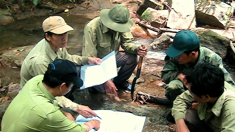 Lực lượng kiểm lâm kiểm tra thực trạng rừng tại Lâm Đồng