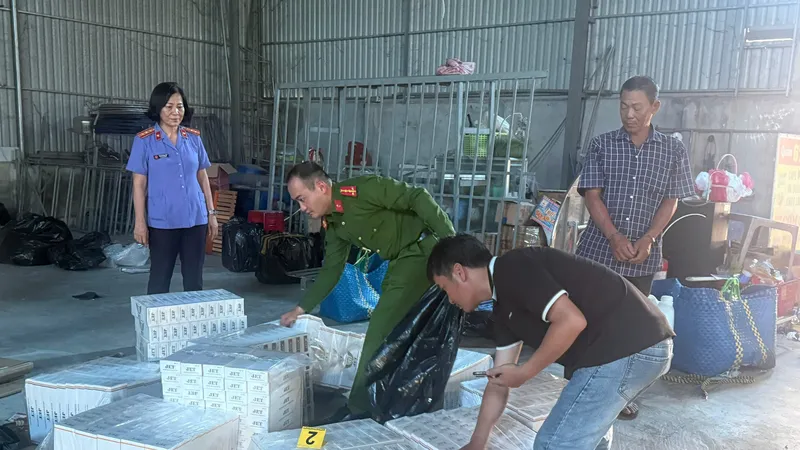 Cơ quan chức năng bắt giữ đối tượng cùng tang vật để phục vụ điều tra