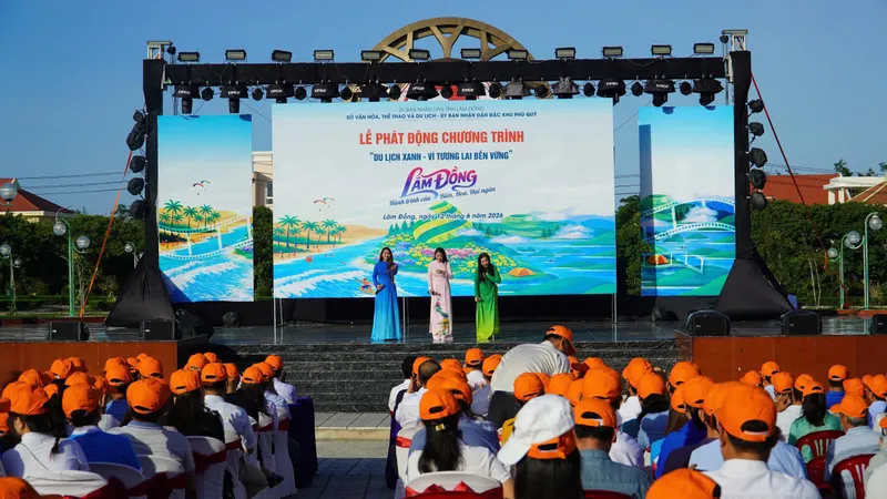 Lễ phát động chương trình “Du lịch xanh - Vì tương lai bền vững” tại đảo Phú Quý