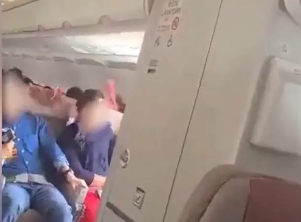 Podcast bản tin trưa 28-5: Người đàn ông mở cửa máy bay Asiana Airlines có thể bị phạt 10 năm tù