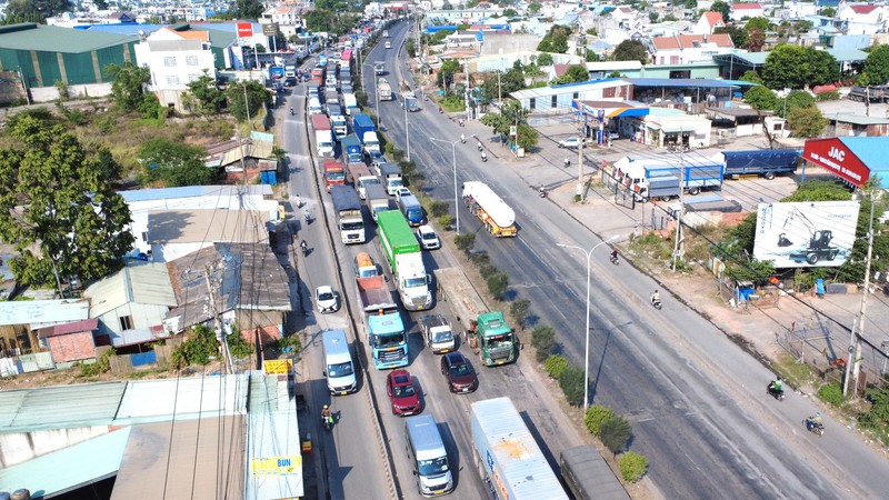 Highway 51: One road, two sets of lane rules