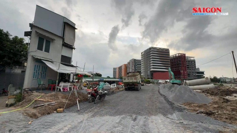 Ultra-thin houses spring up in Ho Chi Minh City after road widening