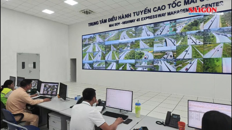 Traffic police enforce safe following distances on expressways