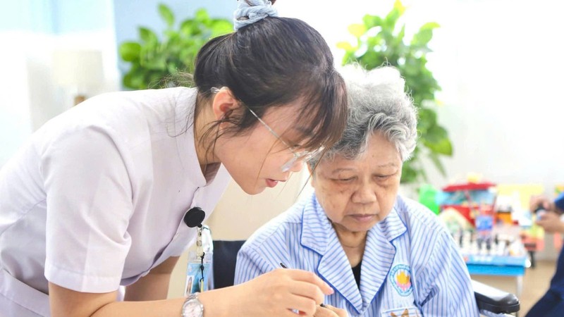 Community daycare model helps seniors stay active