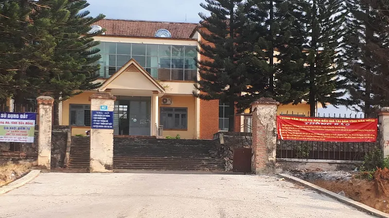 Bắt cán bộ trung tâm phát triển quỹ đất nhận hối lộ