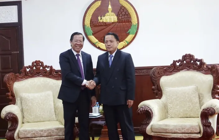Bí Thư, Tỉnh trưởng tỉnh Savannakhet Bounchom Ubonpaseuth tiếp Chủ tịch UBND TPHCM Phan Văn Mãi