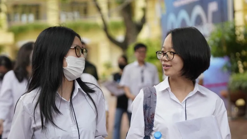 Thí sinh dự thi môn Ngữ văn, sáng 28-6. Ảnh: ĐỖ TRUNG