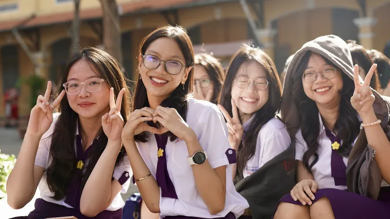 Học sinh Trường THPT Nguyễn Thị Minh Khai tại buổi lễ. Ảnh: HOÀNG HÙNG