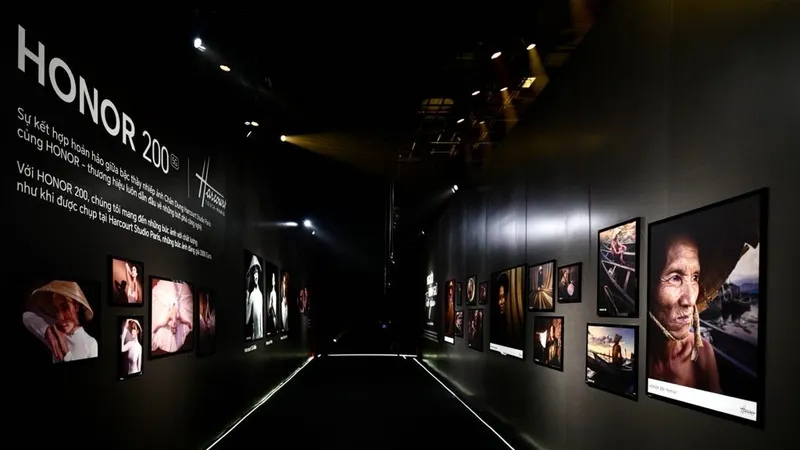 Không gian triển lãm "Light & Shadow Exhibition of 200" tại sự kiện ra măt HONOR 200 5G