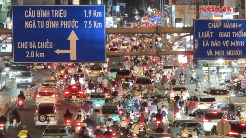 Giảm áp lực kẹt xe tại các cửa ngõ TPHCM, cách nào? 