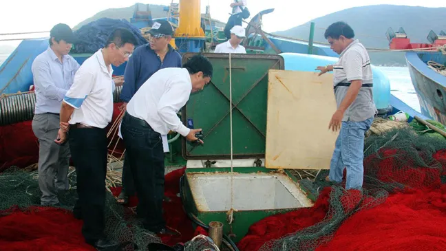 Tổng cục Hậu cần - Bộ Công an cam kết sẽ chỉ đạo các cơ sở đóng tàu thay lại máy, vỏ thép, thiết bị mới trên các tàu vỏ thép bị hư hỏng ở Bình Định. Ảnh: NGỌC OAI