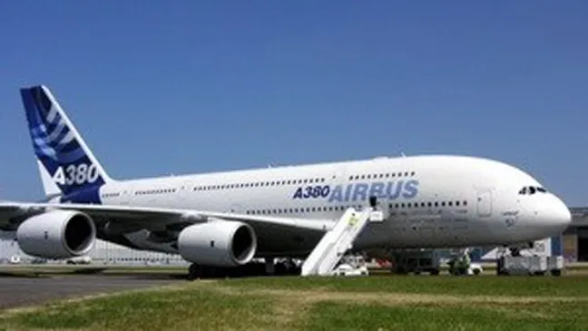 Siêu máy bay A380 hạ cánh khẩn cấp
