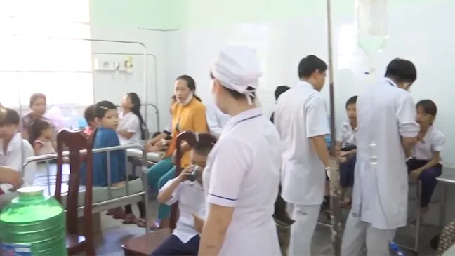 Hậu Giang: Hàng trăm học sinh cấp cứu sau khi uống sữa