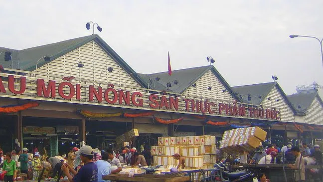 VIDEO: Bất ngờ đột kích chợ đầu mối nông sản Thủ Đức