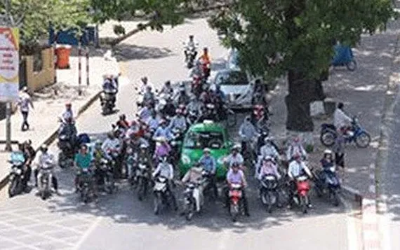 Miền Bắc nắng đẹp, miền Trung mưa to, Nam bộ có nắng gián đoạn