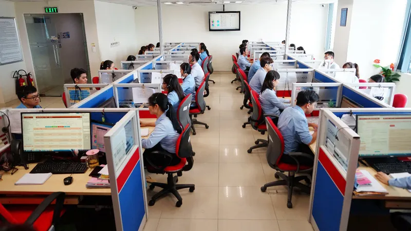 Trung tâm Chăm sóc khách hàng 1900545454 tiếp nhận các nhu cầu về điện của khách hàng Ảnh: CHI LAN