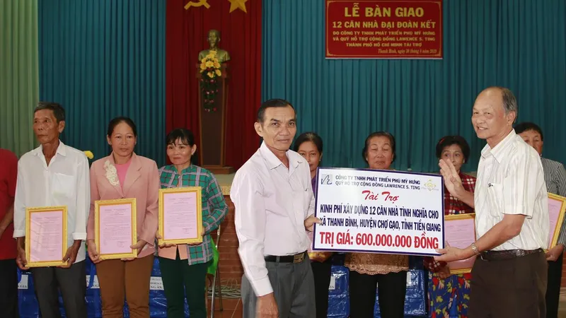 Lễ bàn giao nhà tình thương