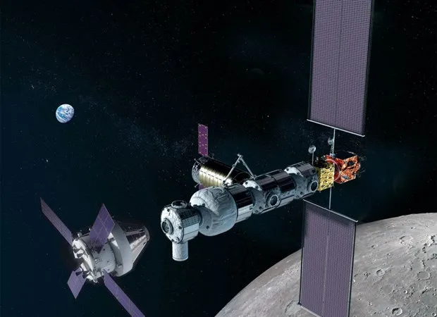 Tàu vũ trụ Orion của NASA (trái) tiếp cận trạm Lunar Gateway. Ảnh: NASA