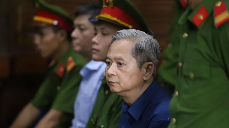 Bị cáo Nguyễn Hữu Tín, nguyên Phó Chủ tịch UBND Thành phố Hồ Chí Minh. Ảnh: TTXVN