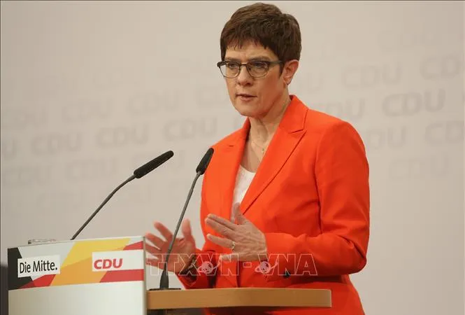Chủ tịch đảng CDU Annegret Kramp-Karrenbauer phát biểu tại cuộc họp báo ở Berlin. Ảnh: AFP/TTXVN