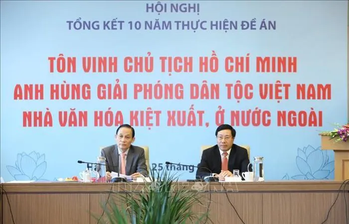 Phó Thủ tướng, Bộ trưởng Bộ Ngoại giao Phạm Bình Minh và Thứ trưởng Bộ Ngoại giao Lê Hoài Trung chủ trì hội nghị. Ảnh: TTXVN