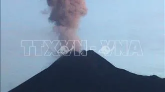 Núi lửa mạnh nhất Indonesia “thức giấc”