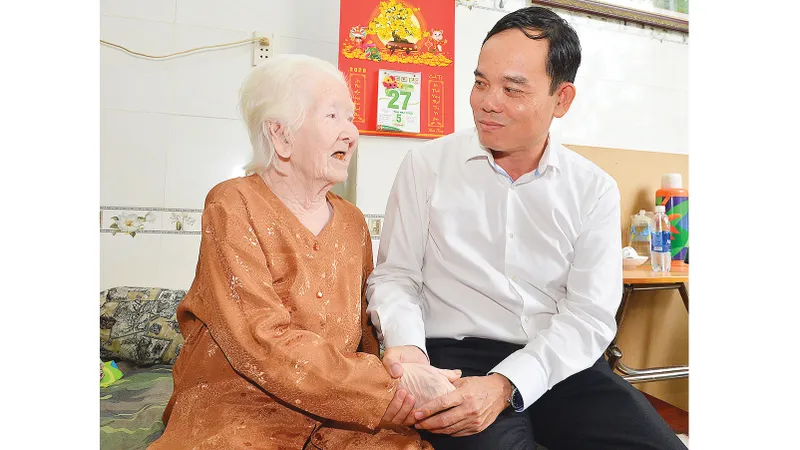 Tiếp nối con đường cách mạng