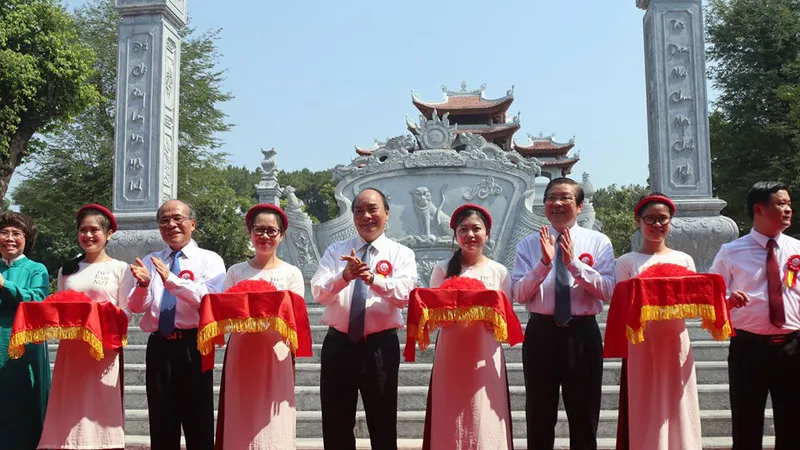 Khánh thành Đền thờ gia tiên Chủ tịch Hồ Chí Minh