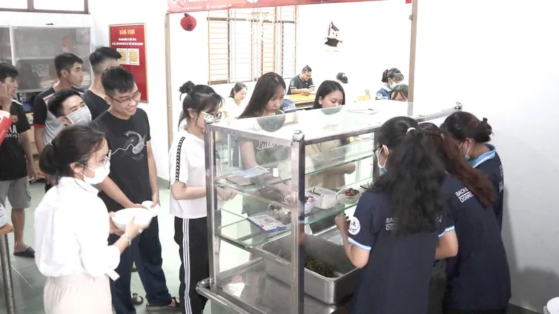 Suất cơm tình bạn 2.000 đồng