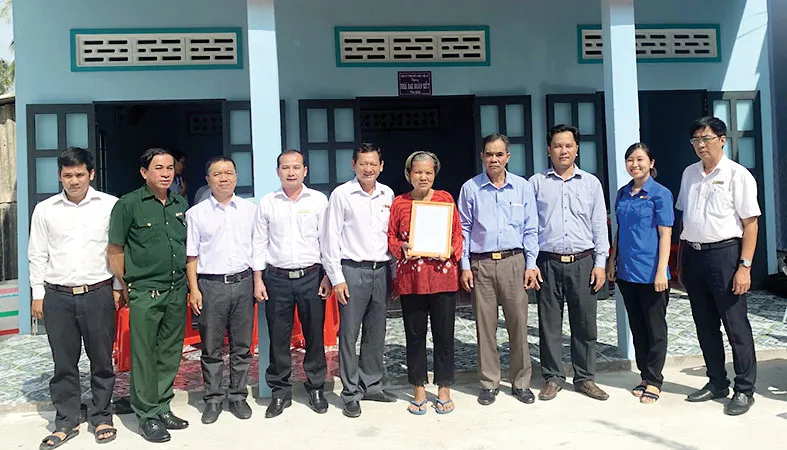 Công ty TNHH MTV Xổ số kiến thiết Long An: Trao tặng nhà Đại đoàn kết