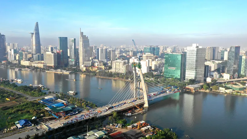 Phê phán các quan điểm sai trái bằng luận cứ lý luận và thực tế