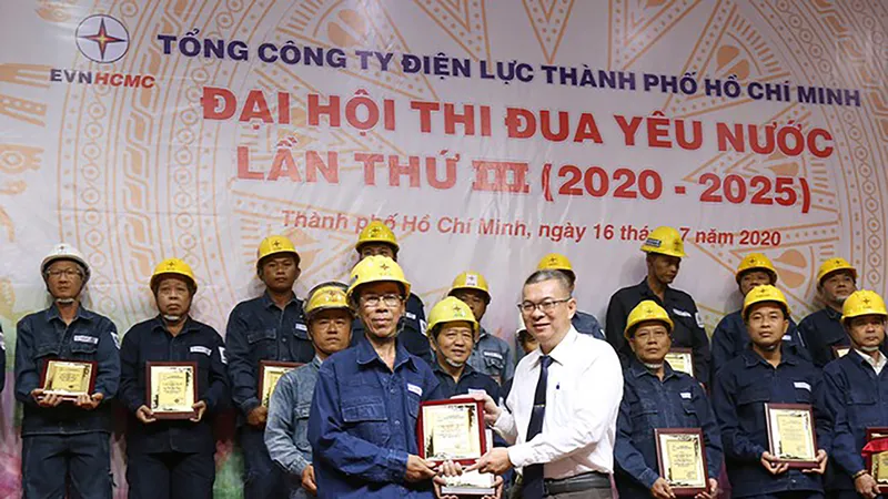 Thi đua thực hiện tốt bộ tiêu chí Người công nhân ngành điện thành phố