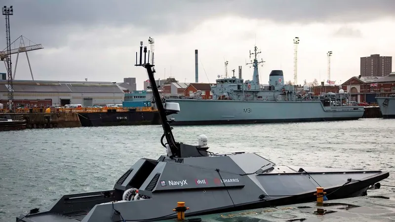 Siêu tàu robot Madfox. Nguồn: Royal Navy