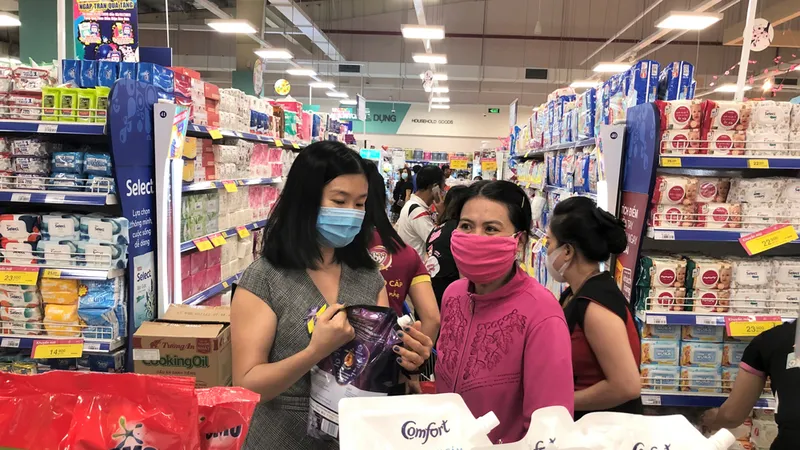 Khách hàng thành viên của Co.opmart được giảm giá mạnh khi mua hàng