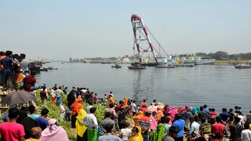 Hiện trường vụ chìm phà tại Bangladesh, ngày 5-4. Ảnh: Tân Hoa xã