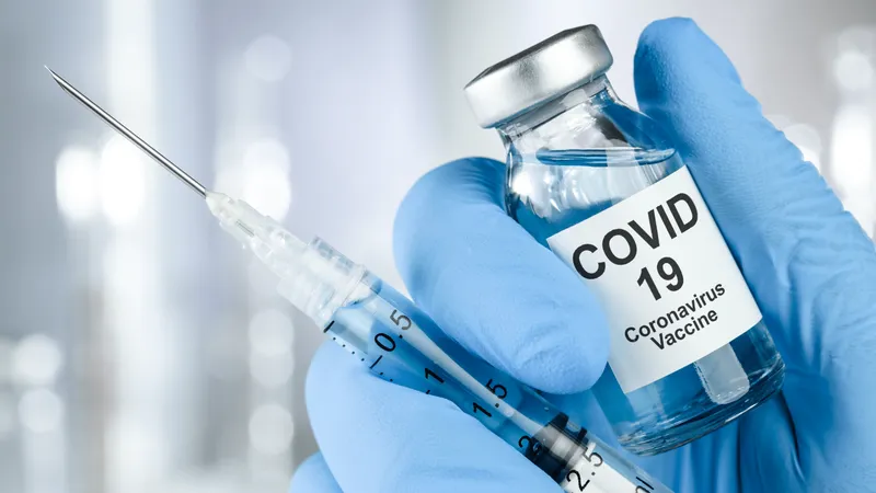 Cần khai thông nguồn vaccine 