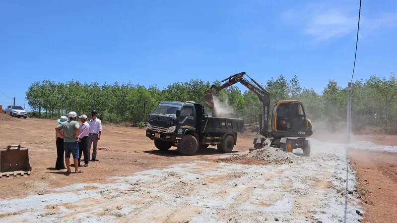 Khóc ròng vì “sốt đất” ảo