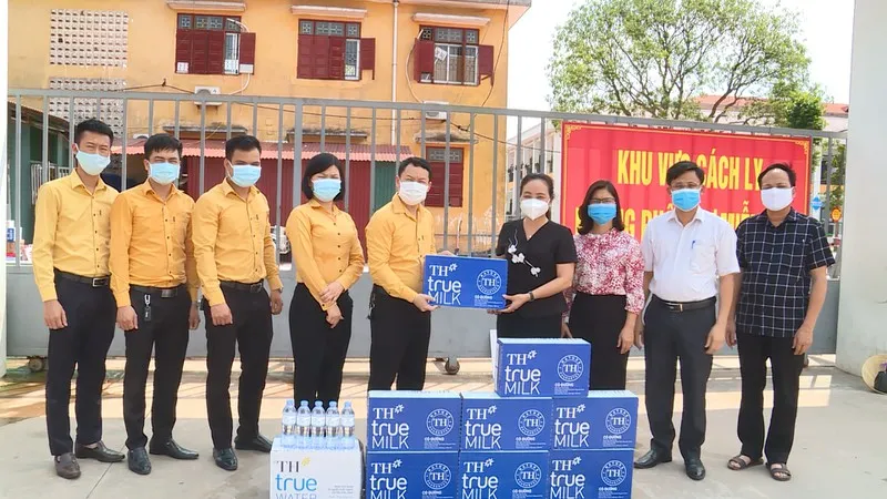 Tặng gần 3 triệu ly sữa và đồ uống cho y bác sĩ, người dân khu vực cách ly tăng cường sức khỏe chống dịch Covid-19