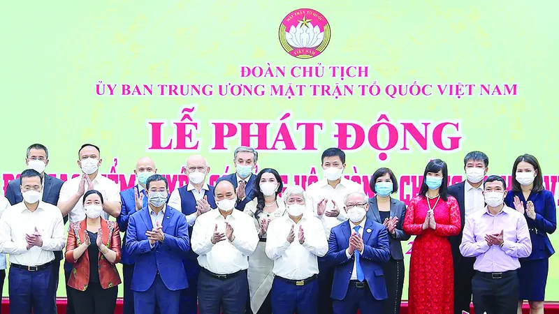 Chủ tịch nước Nguyễn Xuân Phúc và các đại biểu tại lễ phát động. Ảnh: VIẾT CHUNG